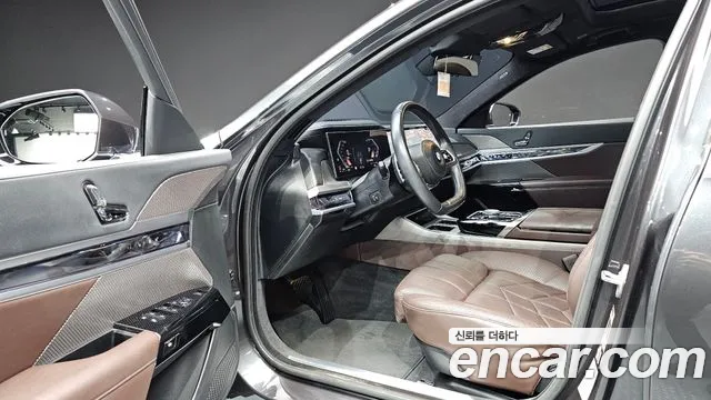 BMW 7-Series 2023 thumb 10