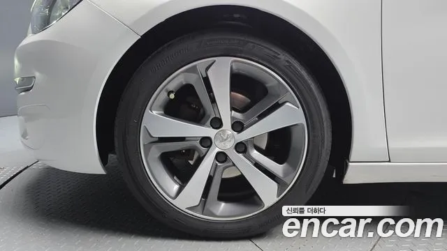 Peugeot 308 2017 thumb 5