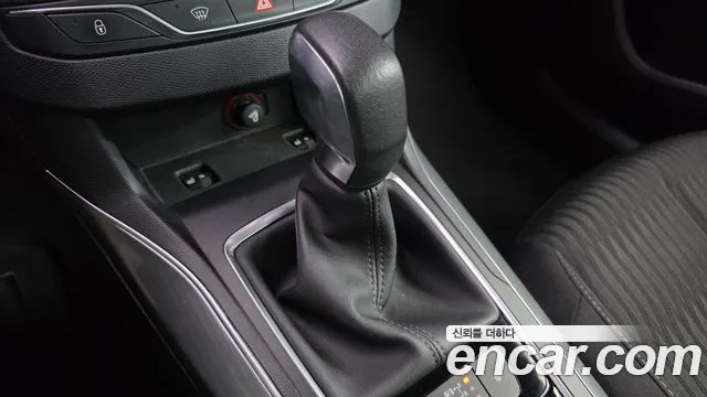 Peugeot 308 2017 thumb 9