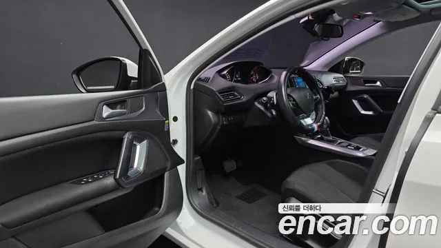 Peugeot 308 2017 thumb 10