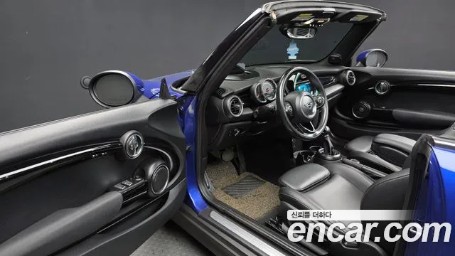 MINI Cooper Convertible 2019 thumb 10