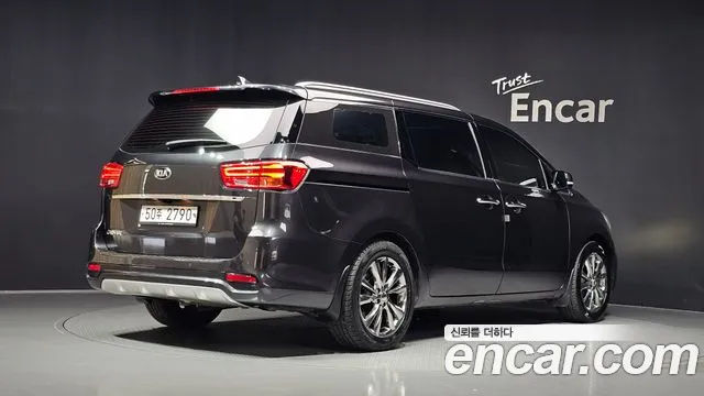 Kia Carnival 2018 thumb 2