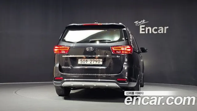 Kia Carnival 2018 thumb 4
