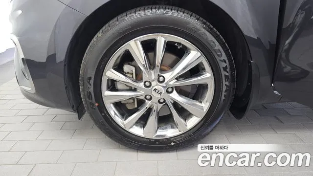 Kia Carnival 2018 thumb 5