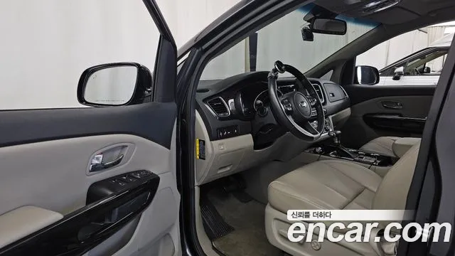 Kia Carnival 2018 thumb 10