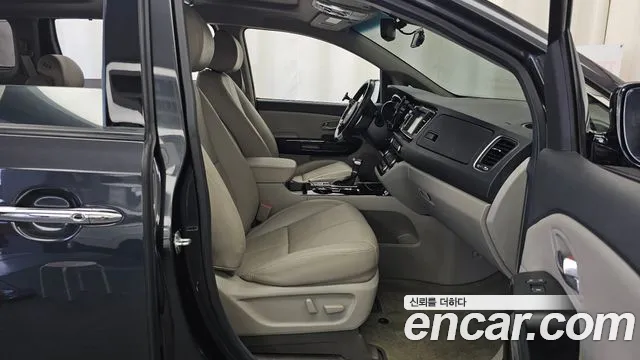 Kia Carnival 2018 thumb 11