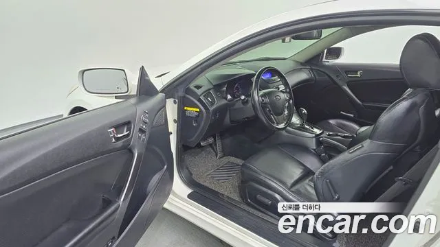 Hyundai Genesis 2011 thumb 10