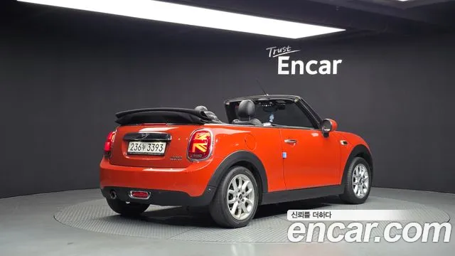 MINI Cooper Convertible 2019 thumb 2