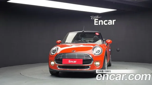 MINI Cooper Convertible 2019 thumb 3