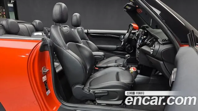 MINI Cooper Convertible 2019 thumb 11