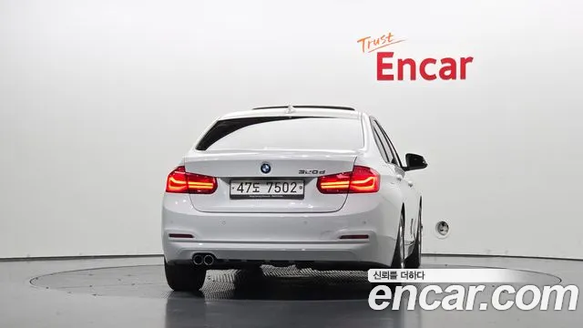 BMW 3-Series 2018 thumb 3