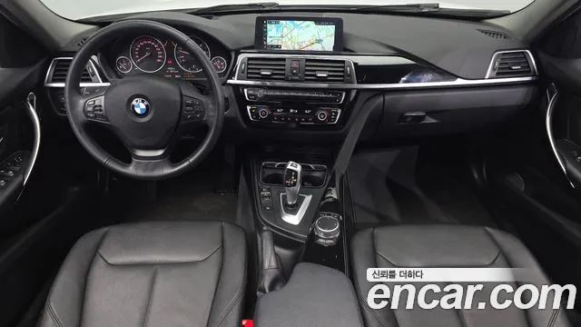 BMW 3-Series 2018 thumb 6