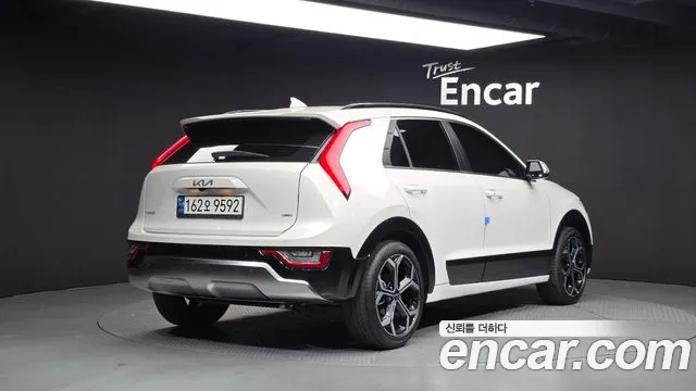 Kia Niro 2023 thumb 2