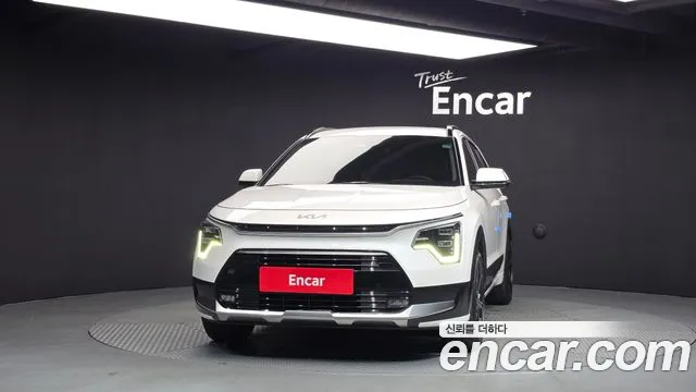 Kia Niro 2023 thumb 3
