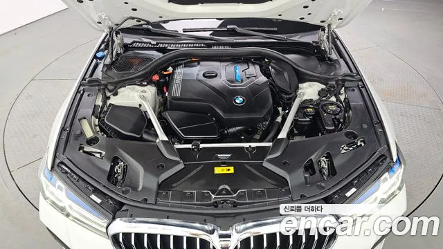 BMW 5-Series 2022 thumb 6