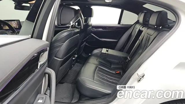 BMW 5-Series 2022 thumb 11