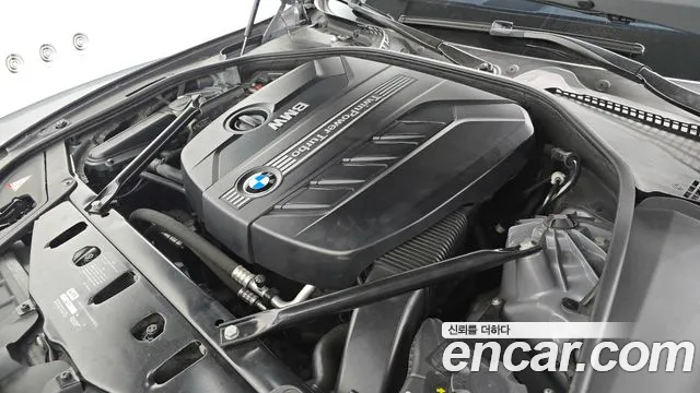 BMW 5-Series 2013 thumb 6