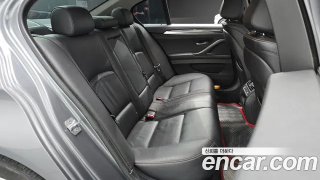 BMW 5-Series 2013 thumb 11