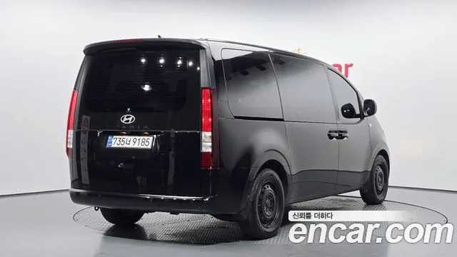 Hyundai Staria 2026 thumb 2