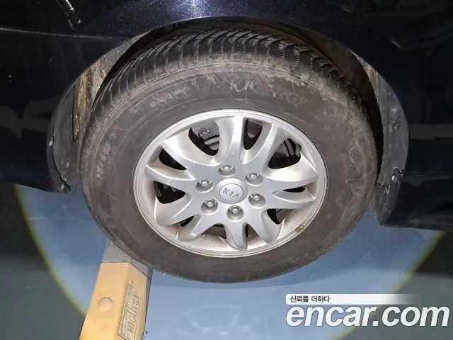 Kia Carnival 2012 thumb 5