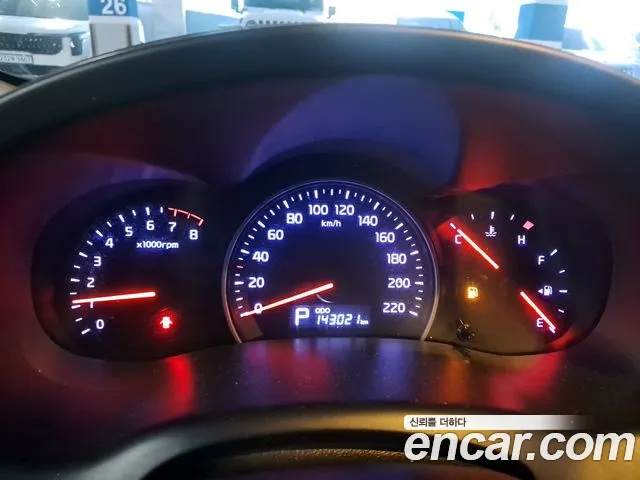 Kia Carnival 2012 thumb 8