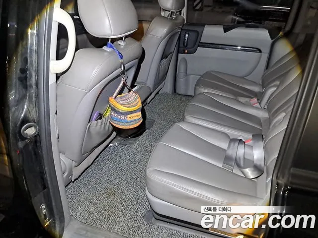 Kia Carnival 2012 thumb 9