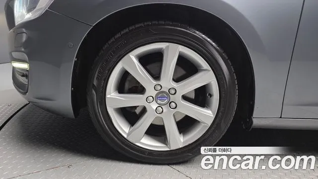 Volvo S60 2017 thumb 5