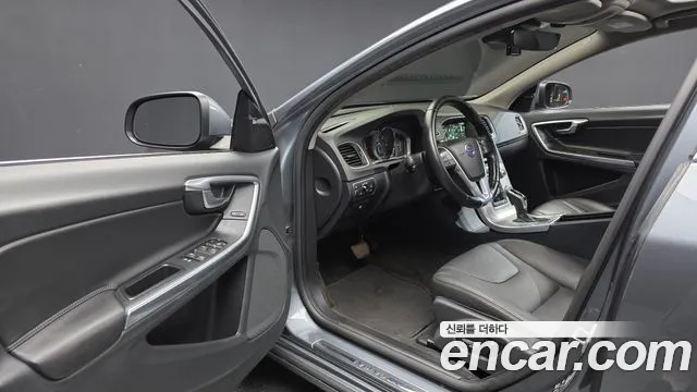 Volvo S60 2017 thumb 10