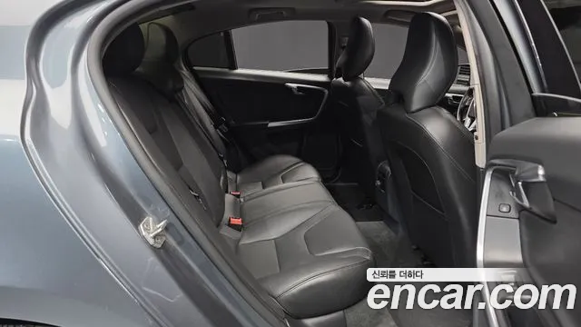 Volvo S60 2017 thumb 12