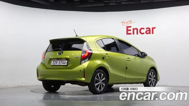 Toyota Prius 2018 thumb 2
