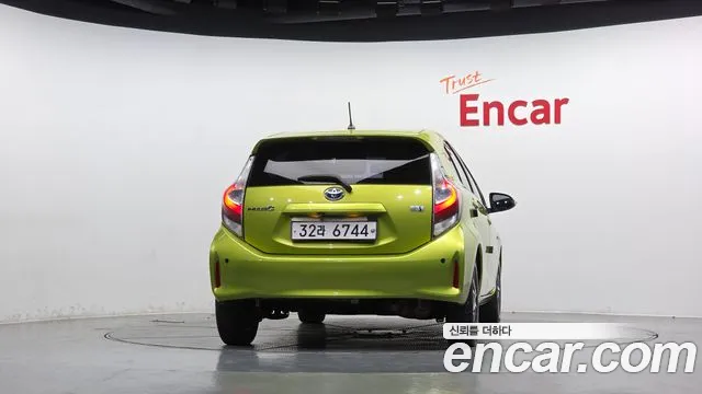 Toyota Prius 2018 thumb 4