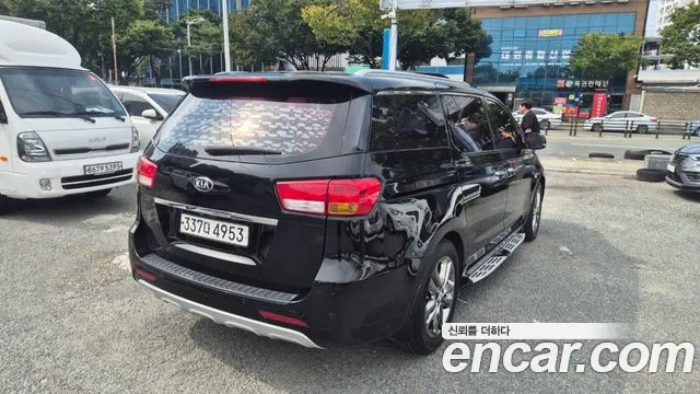 Kia Carnival 2016 thumb 3