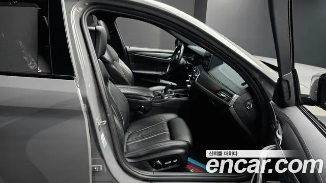 BMW 5-Series 2022 thumb 12