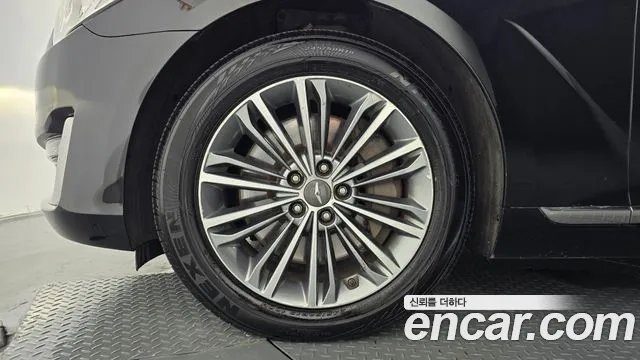Genesis G90 2016 thumb 5