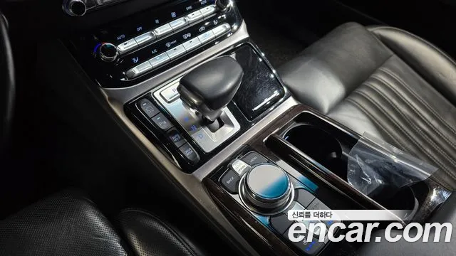 Genesis G90 2016 thumb 9
