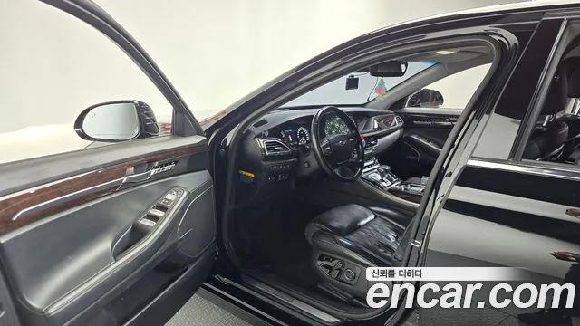 Genesis G90 2016 thumb 10