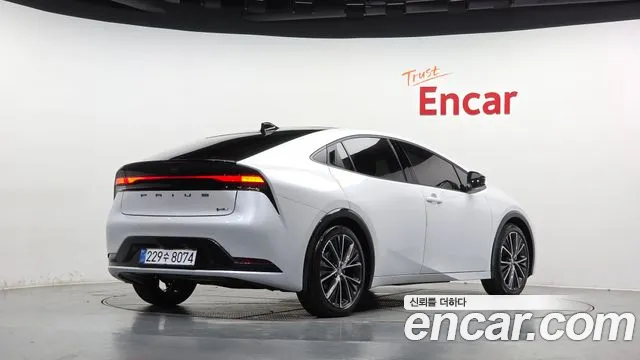 Toyota Prius 2026 thumb 2