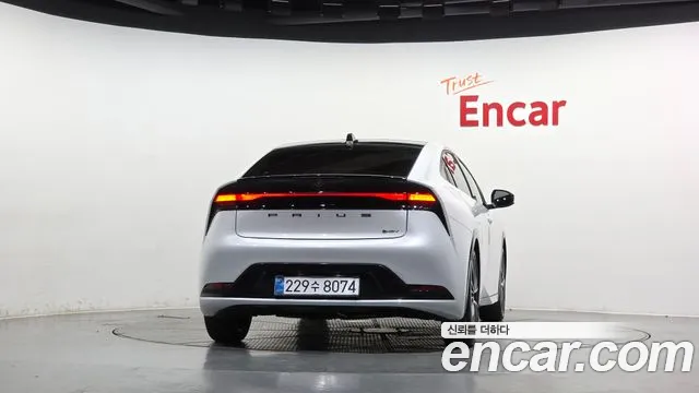 Toyota Prius 2026 thumb 4