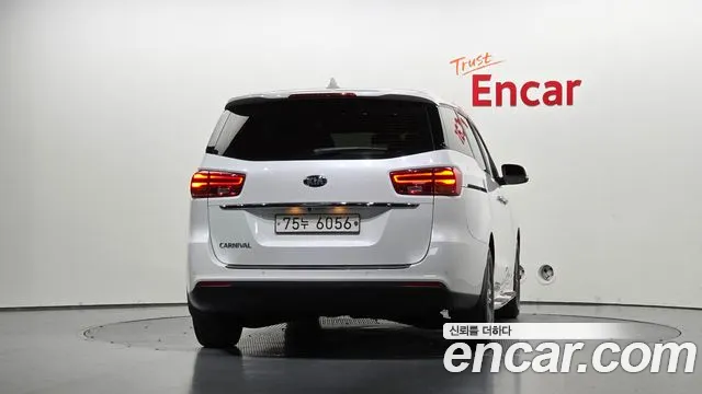 Kia Carnival 2019 thumb 3