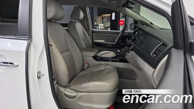 Kia Carnival 2019 thumb 10