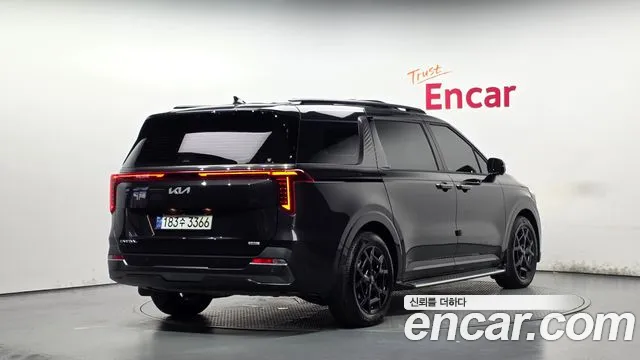 Kia Carnival 2024 thumb 2