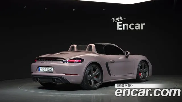 Porsche Cayman 2022 thumb 2