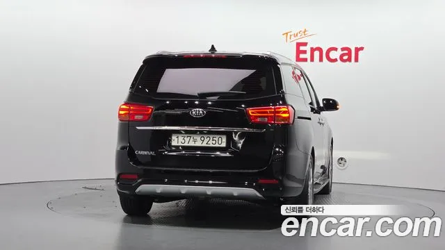 Kia Carnival 2020 thumb 3
