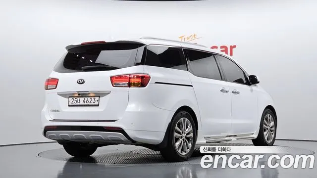 Kia Carnival 2018 thumb 2