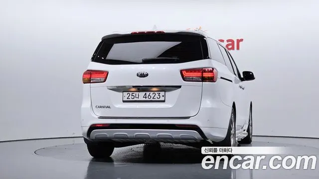 Kia Carnival 2018 thumb 4