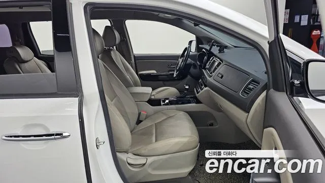 Kia Carnival 2018 thumb 11