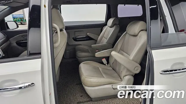 Kia Carnival 2018 thumb 12