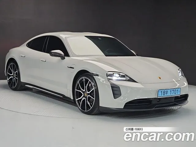 Porsche Taycan 2023 thumb 2