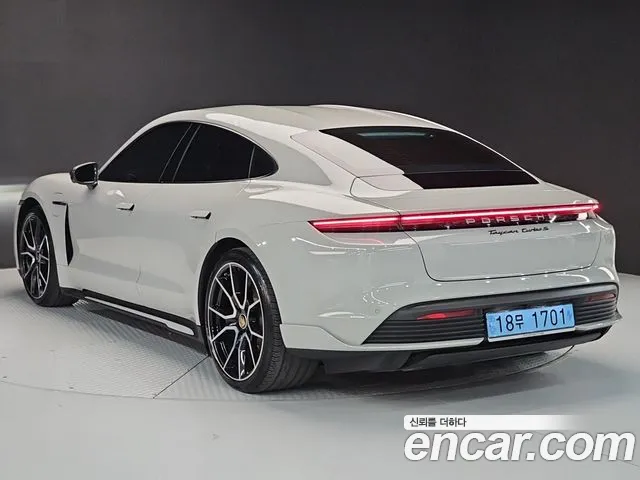 Porsche Taycan 2023 thumb 4