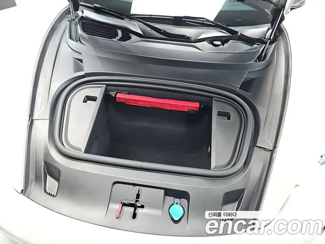Porsche Taycan 2023 thumb 6
